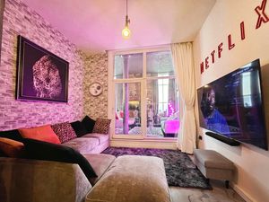 Sitting area- click for photo gallery